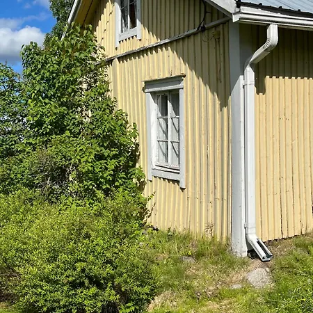 Vaatimaton Mummonmoekki, No Running Water Or Sauna