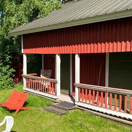 Vaatimaton Mummonmoekki, No Running Water Or Sauna Chalet