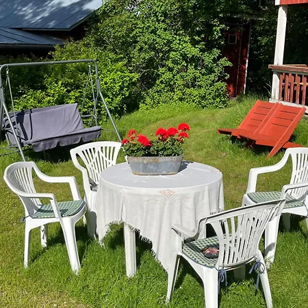 Vaatimaton Mummonmoekki, No Running Water Or Sauna *