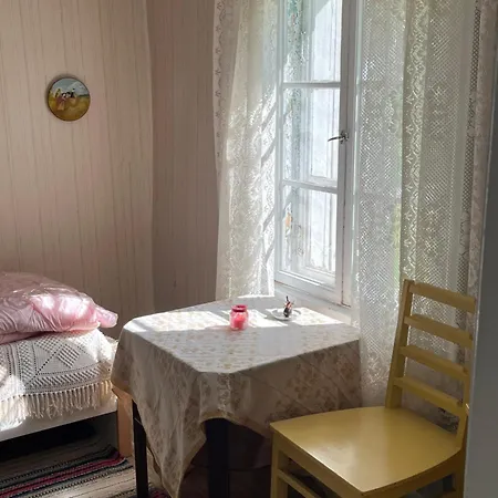 Vaatimaton Mummonmoekki, No Running Water Or Sauna *