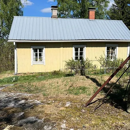 Vaatimaton Mummonmoekki, No Running Water Or Sauna *